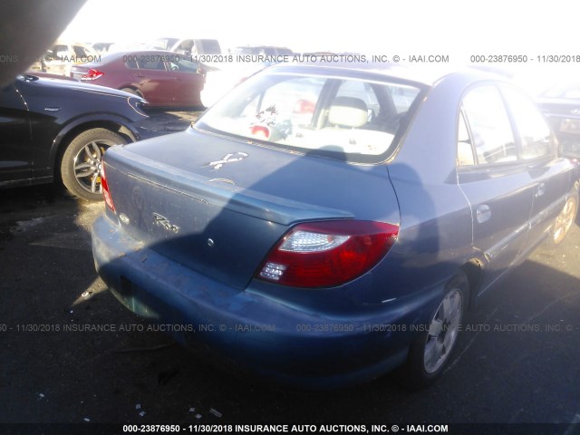 KNADC123126141372 - 2002 KIA RIO BLUE photo 4