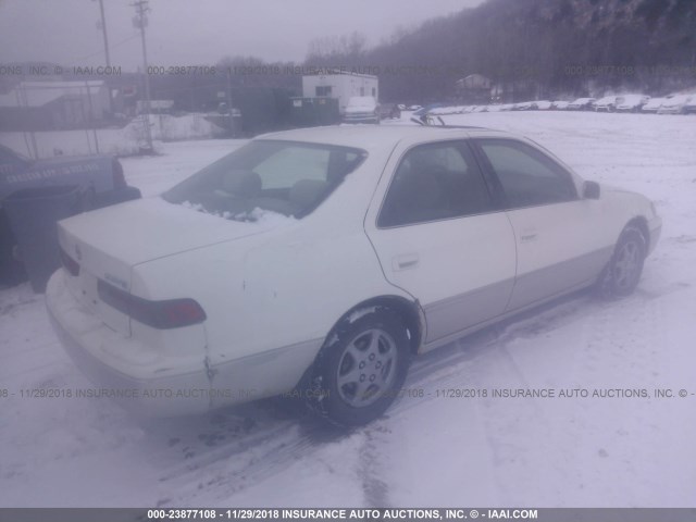 JT2BG22K6X0329013 - 1999 TOYOTA CAMRY LE/XLE WHITE photo 4