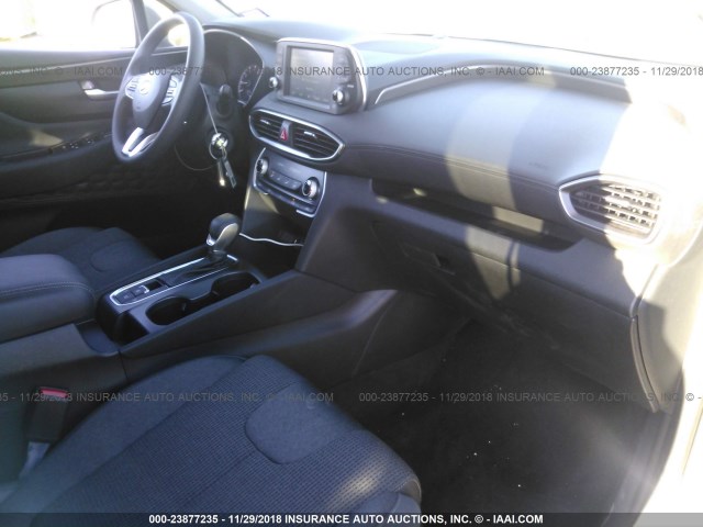 5NMS2CAD1KH010805 - 2019 HYUNDAI SANTA FE SE GRAY photo 5