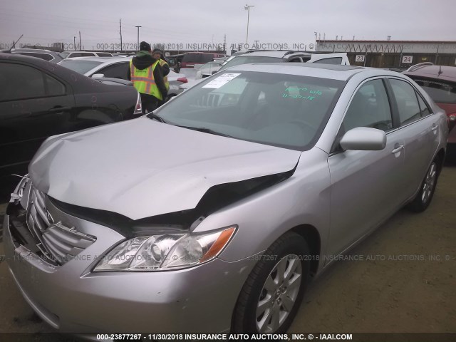 4T1BK46K37U010622 - 2007 TOYOTA CAMRY NEW GENERAT LE/XLE/SE SILVER photo 2