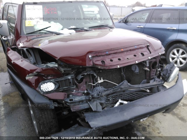 JTEBU11F280102607 - 2008 TOYOTA FJ CRUISER RED photo 6