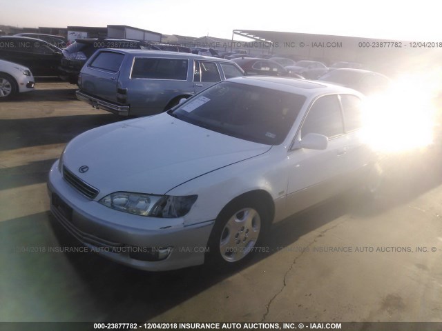 JT8BF28G3Y0260536 - 2000 LEXUS ES 300 WHITE photo 2