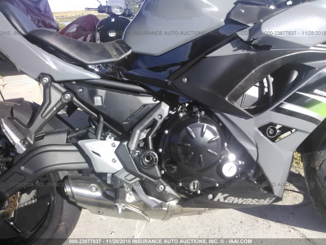 JKAEXEJ13JDA02452 - 2018 KAWASAKI EX650 J ნაცრისფერი ფოტო 8