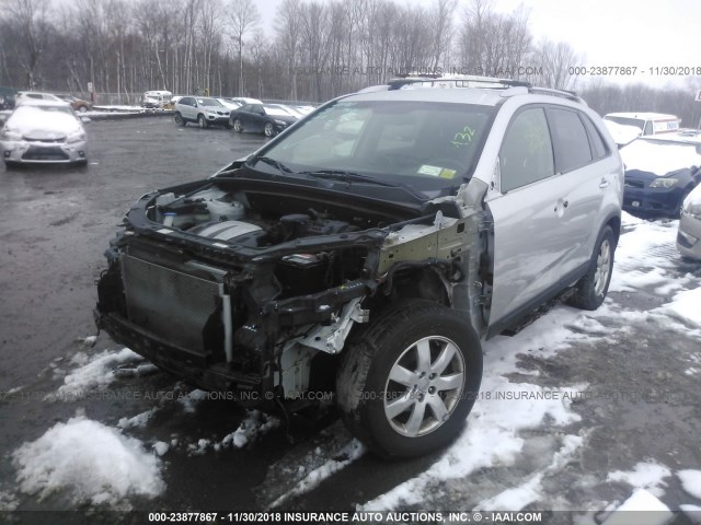 5XYKT4A28DG336468 - 2013 KIA SORENTO LX SILVER photo 2