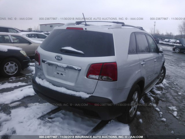 5XYKT4A28DG336468 - 2013 KIA SORENTO LX SILVER photo 4