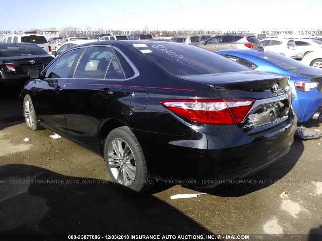 4T1BF1FK2HU318434 - 2017 TOYOTA CAMRY LE/XLE/SE/XSE 黑色 照片 3