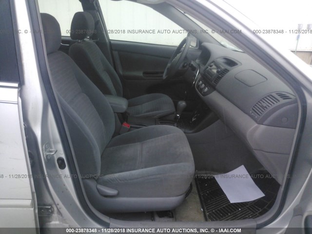 4T1BE32K95U607746 - 2005 TOYOTA CAMRY LE/XLE/SE TAN photo 5