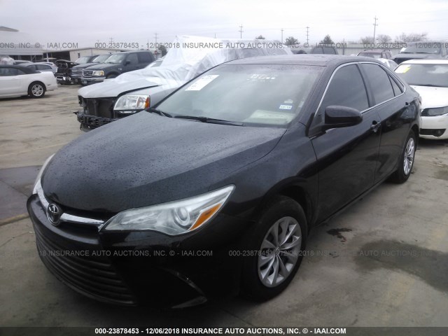 4T1BF1FK0FU042865 - 2015 TOYOTA CAMRY LE/XLE/SE/XSE BLACK photo 2