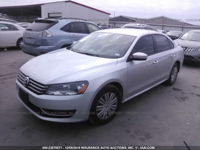 1VWAS7A39FC062677 - 2015 VOLKSWAGEN PASSAT S SILVER photo 2