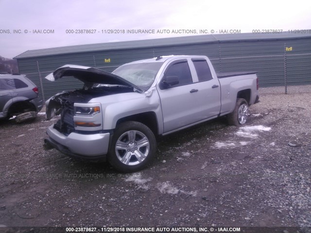 1GCVKPEC8JZ351327 - 2018 CHEVROLET SILVERADO K1500 CUSTOM SILVER photo 2