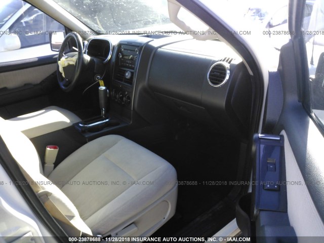 1FMEU63E38UB22730 - 2008 FORD EXPLORER XLT WHITE photo 5