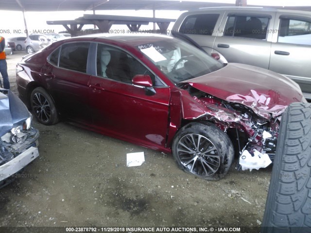 4T1B11HK0JU673796 - 2018 TOYOTA CAMRY L/LE/XLE/SE/XSE RED photo 1