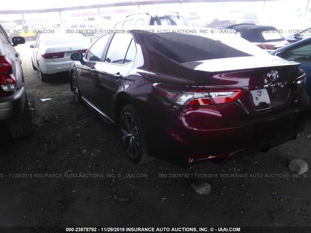 4T1B11HK0JU673796 - 2018 TOYOTA CAMRY L/LE/XLE/SE/XSE RED photo 3