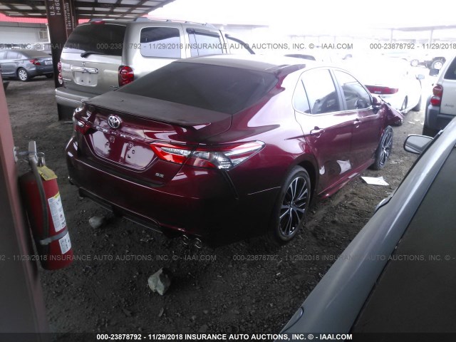 4T1B11HK0JU673796 - 2018 TOYOTA CAMRY L/LE/XLE/SE/XSE RED photo 4