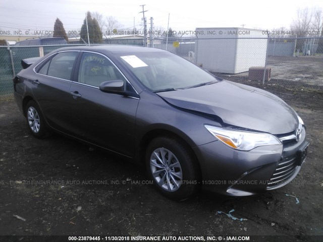 4T1BF1FK9HU312548 - 2017 TOYOTA CAMRY LE/XLE/SE/XSE GRAY photo 1