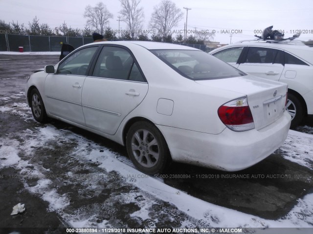 4T1BF30K26U629637 - 2006 TOYOTA CAMRY LE/XLE/SE WHITE photo 3