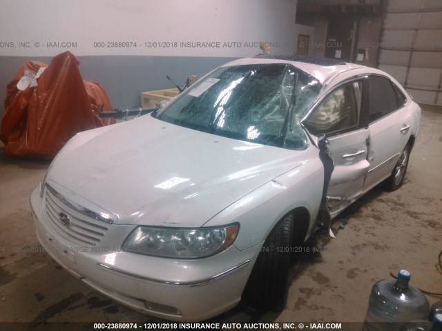 KMHFC46F78A252463 - 2008 HYUNDAI AZERA SE/LIMITED WHITE photo 2