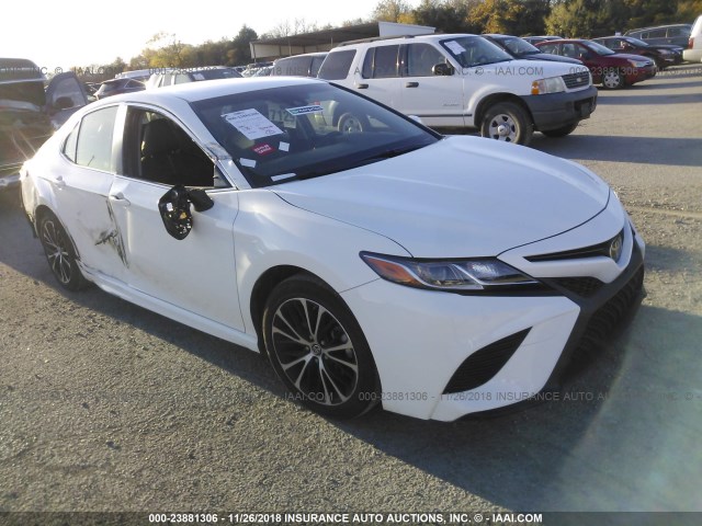 JTNB11HK0J3034212 - 2018 TOYOTA CAMRY L/LE/XLE/SE/XSE WHITE photo 1