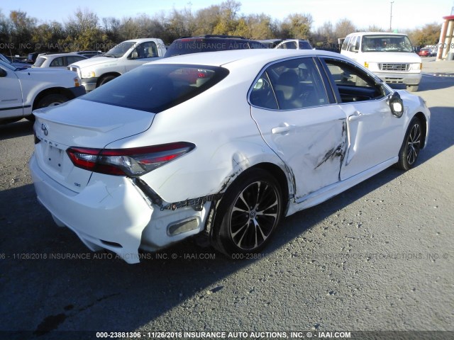 JTNB11HK0J3034212 - 2018 TOYOTA CAMRY L/LE/XLE/SE/XSE WHITE photo 4