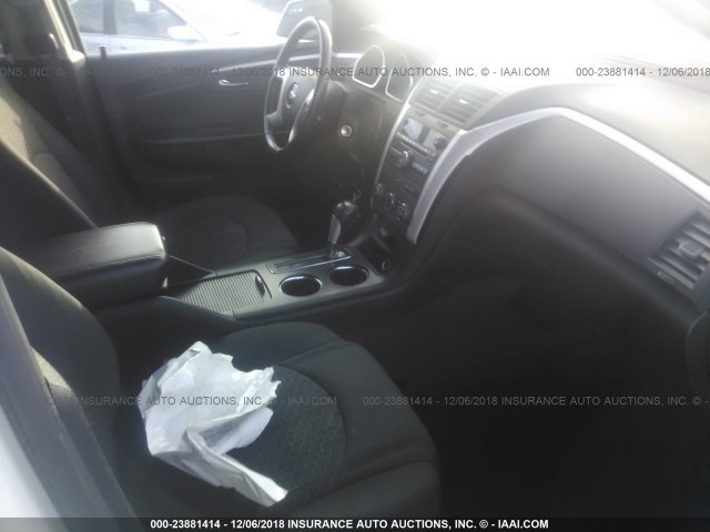 1GNKVGED3BJ136853 - 2011 CHEVROLET TRAVERSE LT WHITE photo 5