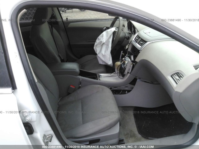 1G1ZC5EU5CF268592 - 2012 CHEVROLET MALIBU 1LT WHITE photo 5