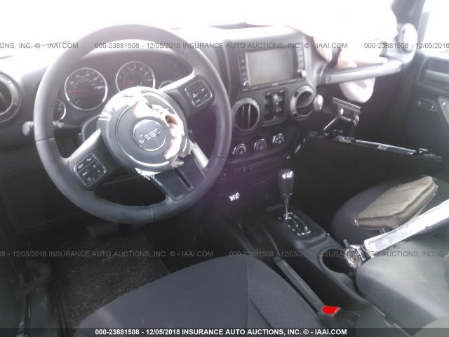 1C4BJWDG6HL611497 - 2017 JEEP WRANGLER UNLIMITE  BLACK photo 5