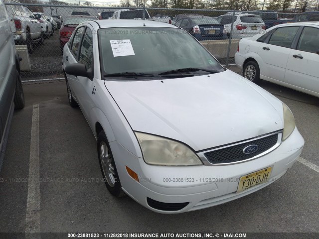 1FAHP34NX7W307694 - 2007 FORD FOCUS ZX4/S/SE/SES თეთრი ფოტო 1