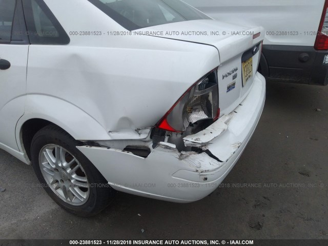 1FAHP34NX7W307694 - 2007 FORD FOCUS ZX4/S/SE/SES თეთრი ფოტო 6