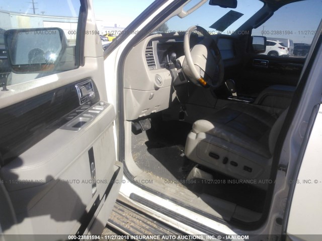 5LMFU28508LJ11564 - 2008 LINCOLN NAVIGATOR Ақ фото 5