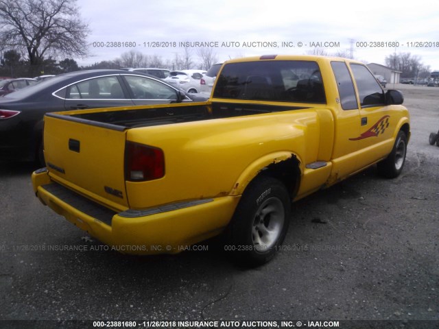 1GTCS195628251606 - 2002 GMC SONOMA YELLOW photo 4