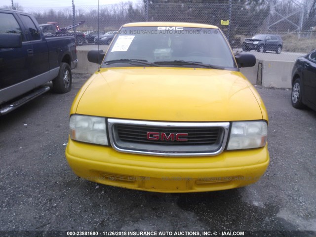 1GTCS195628251606 - 2002 GMC SONOMA YELLOW photo 6