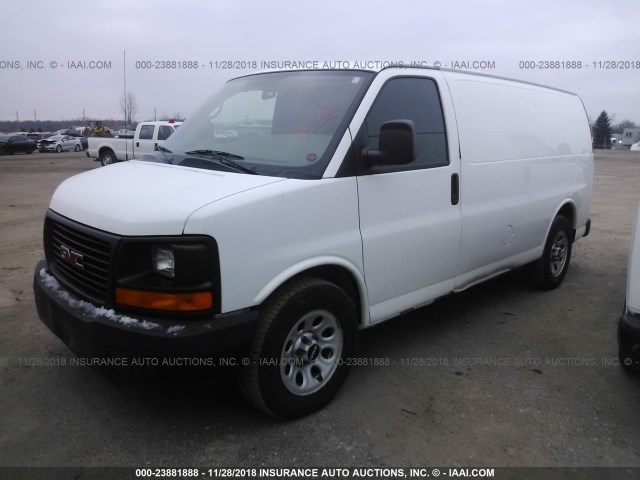 1GTFG15X191106188 - 2009 GMC SAVANA G1500 WHITE photo 2