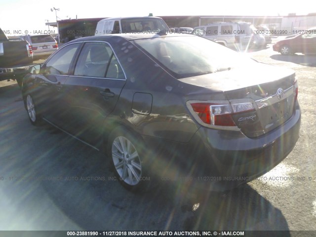 4T1BK1FKXCU510009 - 2012 TOYOTA CAMRY SE/XLE GRAY photo 3