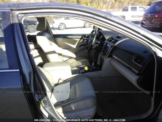 4T1BK1FKXCU510009 - 2012 TOYOTA CAMRY SE/XLE GRAY photo 5