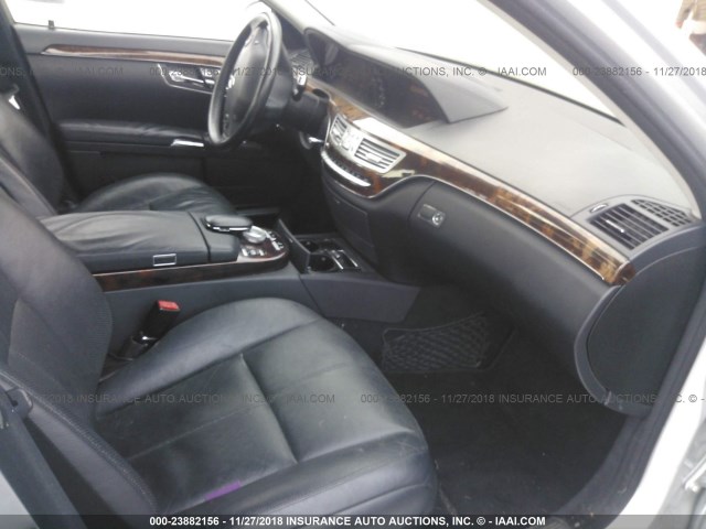 WDDNG71X27A085777 - 2007 MERCEDES-BENZ S 550 SILVER photo 5