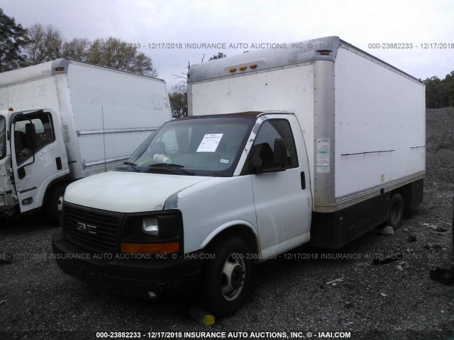 1GDJG31U741911070 - 2004 GMC SAVANA CUTAWAY G3500 WHITE photo 2