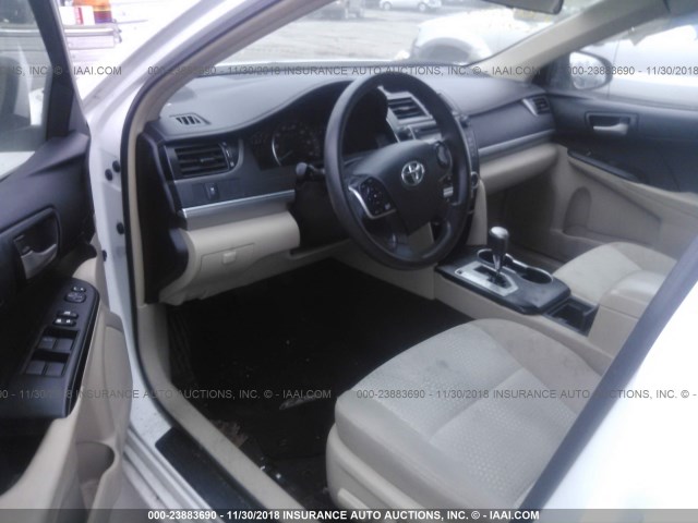 4T4BF1FK8ER397691 - 2014 TOYOTA CAMRY L/SE/LE/XLE WHITE photo 5
