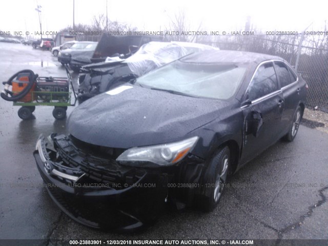 4T1BF1FK5FU067132 - 2015 TOYOTA CAMRY LE/XLE/SE/XSE 黑色 照片 2