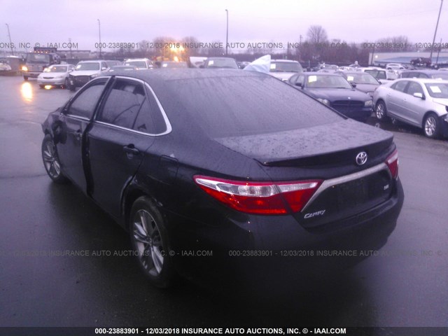 4T1BF1FK5FU067132 - 2015 TOYOTA CAMRY LE/XLE/SE/XSE 黑色 照片 3