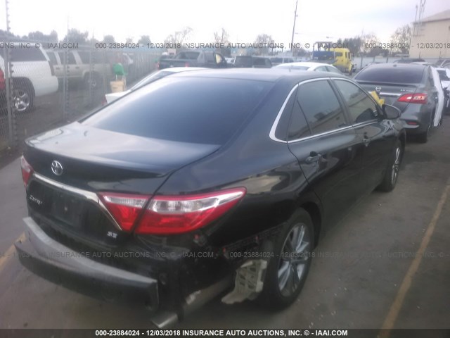 4T1BF1FK1GU141356 - 2016 TOYOTA CAMRY LE/XLE/SE/XSE BLACK photo 4