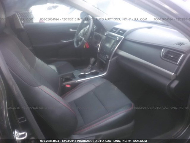 4T1BF1FK1GU141356 - 2016 TOYOTA CAMRY LE/XLE/SE/XSE BLACK photo 5