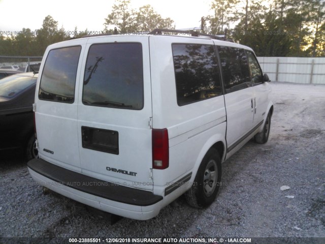 1GNDM19W3WB161286 - 1998 CHEVROLET ASTRO WHITE photo 4