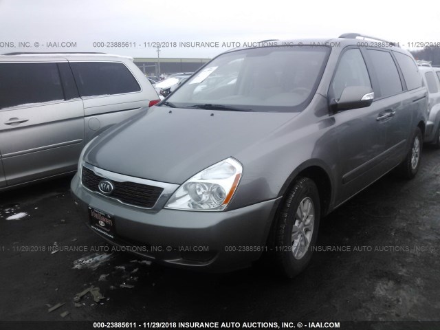 KNDMG4C77B6388342 - 2011 KIA SEDONA LX SILVER photo 2