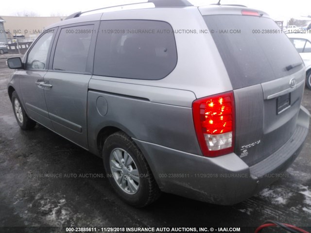 KNDMG4C77B6388342 - 2011 KIA SEDONA LX SILVER photo 3