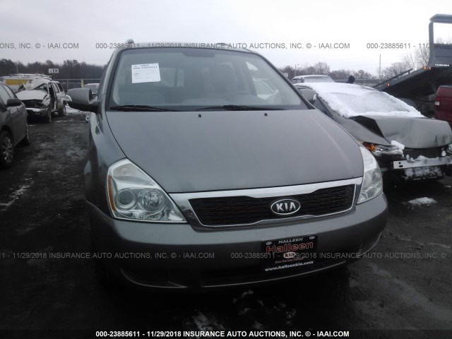 KNDMG4C77B6388342 - 2011 KIA SEDONA LX SILVER photo 6