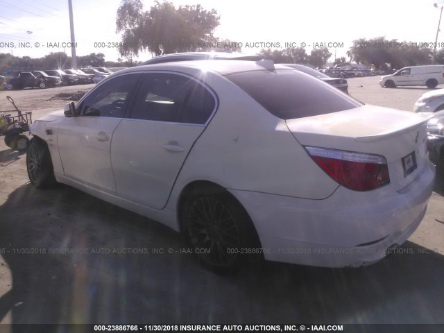 WBANV1C58AC388418 - 2010 BMW 528 XI WHITE photo 3