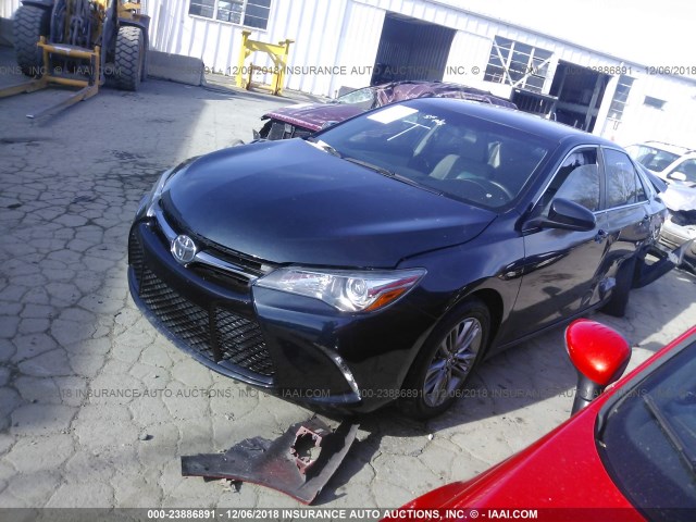 4T1BF1FKXGU252682 - 2016 TOYOTA CAMRY LE/XLE/SE/XSE BLACK photo 2