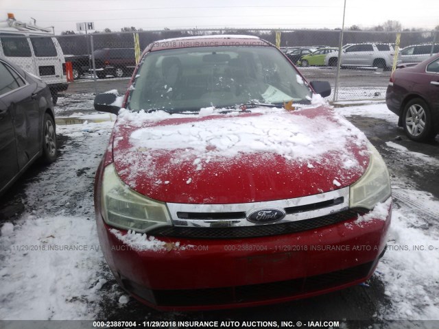 1FAHP34N68W175499 - 2008 FORD FOCUS S/SE RED photo 6