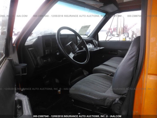 1GDK7H1C61J514812 - 2001 GMC C-SERIES C7H042 ORANGE photo 5