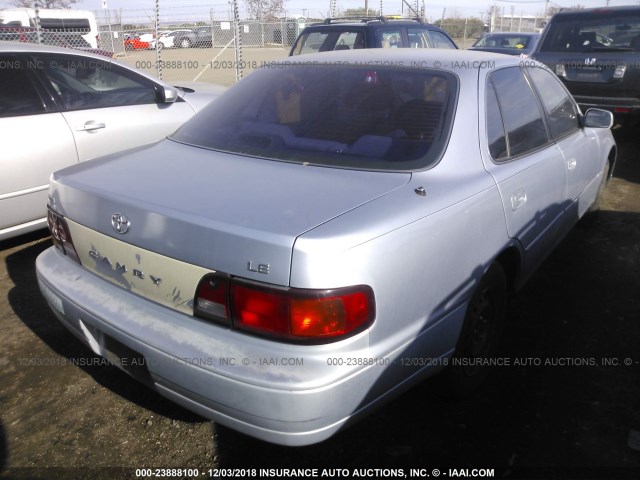 JT2BG12K1T0370217 - 1996 TOYOTA CAMRY DX/LE/XLE SILVER photo 4